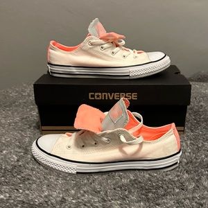 Converse size 4 Big Kids.Lightly worn.Like new condition in original box. White